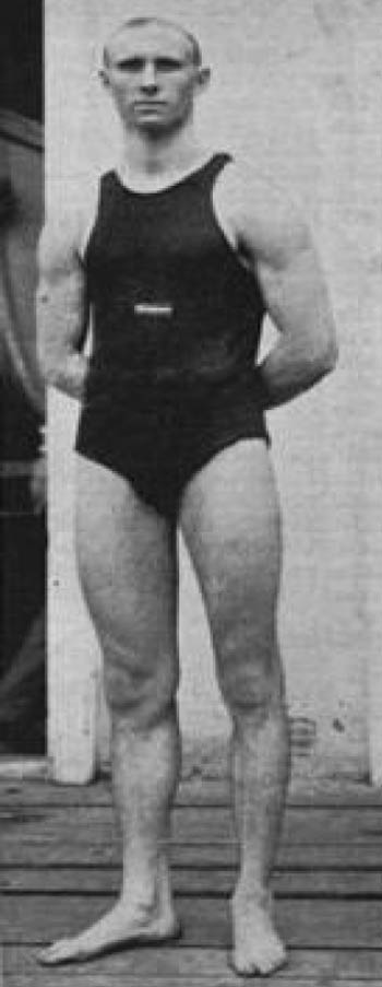 Halmai Zoltánnak, az 1904-es olimpia, 100 és 50 yardos gyorsúszás olimpiai bajnokának vállpántos fürdőruhája