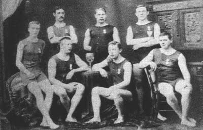 Az angolok 1888-ban elsőként rendezték meg a nemzeti bajnokságot. A Londonban rendezett bajnoki döntőt a Burton Amateur Klub nyerte 3–0-ra az Otter London ellen. A képen a győztes Burton Amateur Klub csapata látható