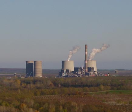 A visontai Mátrai Erőmű a közeli jelentős lignit-előfordulásokra települt (Visonta, Heves megye, Pirisi G: felvétele)